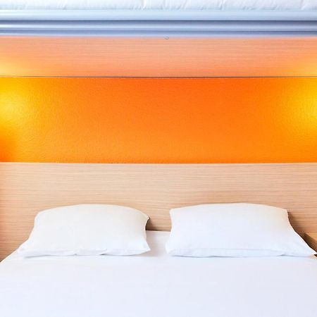 พรีเมียร์ คลาส วีลแป็งต์ - ปาร์ค เด เอ็กซ์โปซิชิยง Hotel วิลล์แป็ง ภายนอก รูปภาพ